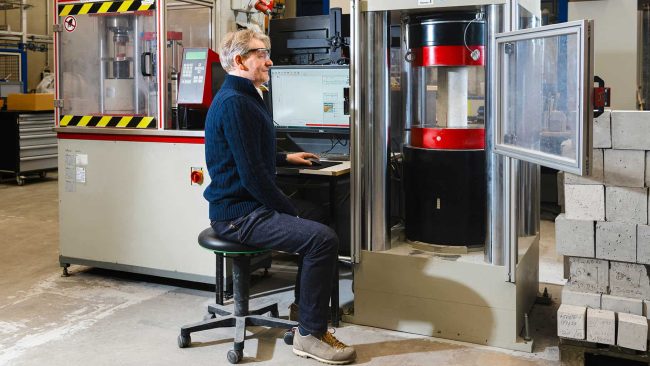 Prüfung des klimafreundlichen Betons C-SINC hinsichtlich seiner Tragfähigkeit, Dauerhaftigkeit und Sicherheit © Cynthia Ruf