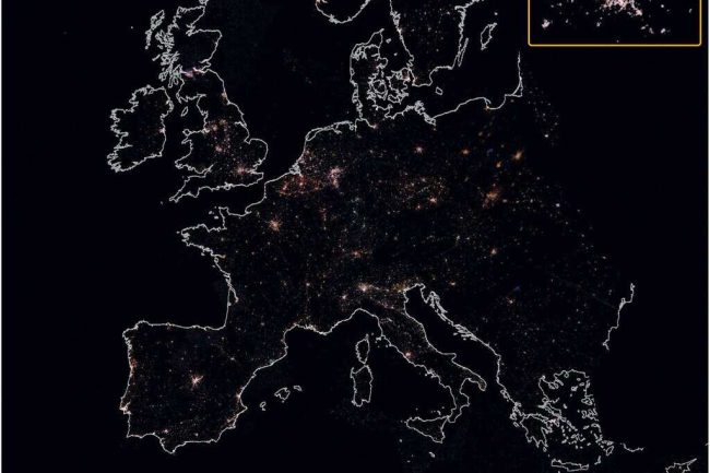 Karte von Europa bei Nacht – der Ausschnitt oben rechts zeigt vergrößert Paris. Zusammengesetzt aus Aufnahmen von der internationalen Raumstation 2014 bis 2020. Sichtbar ist eine deutliche Zunahme der Lichtverschmutzung in städtischen Gebieten und eine Verschiebung in Richtung weißer und blauer Emissionen, die durch die LED-Technologie hervorgerufen wird. Quelle: ESA/NASA/A. Sánchez de Miguel