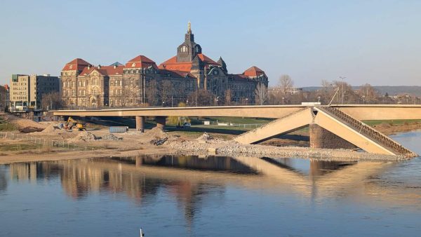 Carolabrücke in Dresden Ende März 2025  © DIB