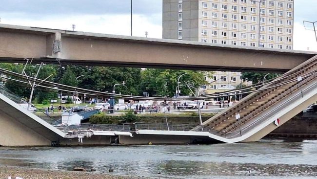 Eingestürzte Carolabrücke Dresden © Wilfried Pschenitzka