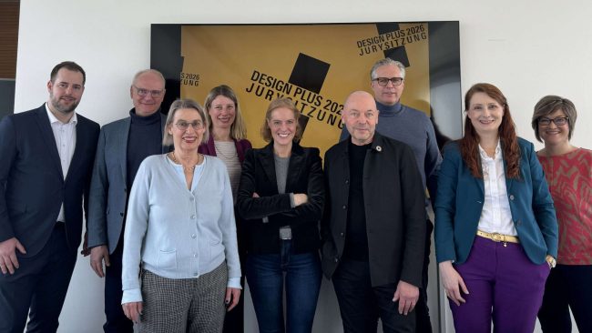 Teilnehmer der Jurysitzung v.l.n.r.: Steffen Larbig (Leiter Brandmanagement Light + Building), Andreas Habermehl (Geschäftsführer Technik und Berufsausbildung, ZVEH – Zentralverband der Deutschen Elektro- und Informationstechnischen Handwerke), Ulrike Brandi (Geschäftsführerin Ulrike Brandi Licht), Annika Egloff-Schoenen (Geschäftsführerin Fachverlag Dr. H. Arnold Verlag), Franziska von Schumann (Herausgeberin und Vorstandsmitglied der Stylepark AG), Prof. Amandus Samsøe Sattler (ensømble Studio Architektur, Präsident DGNB e.V.), Robert Volhard (Gründer, Herausgeber und Vorstandsmitglied der Stylepark AG), Anna Moldenhauer (Chefredakteurin Stylepark Magazin und Plattform für Architektur und Design), Anna Pauler (Organisation und Events Light + Building). © Messe Frankfurt Exhibition GmbH