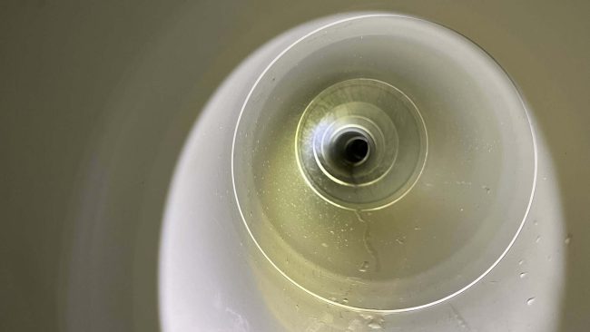 Tight-In-Pipe-Verfahren: Mit Hilfe der grabenlosen Methode sanierten die Kanalprofils drei stark beschädigte Kanalhaltungen auf einer Länge von rund 104 Metern. Trotz eines teilweisen Verlaufs in „Schlangenlinien“ stellten die TIP-Rohre ein dichtes System wieder her. © Sanierungstechnik Dommel