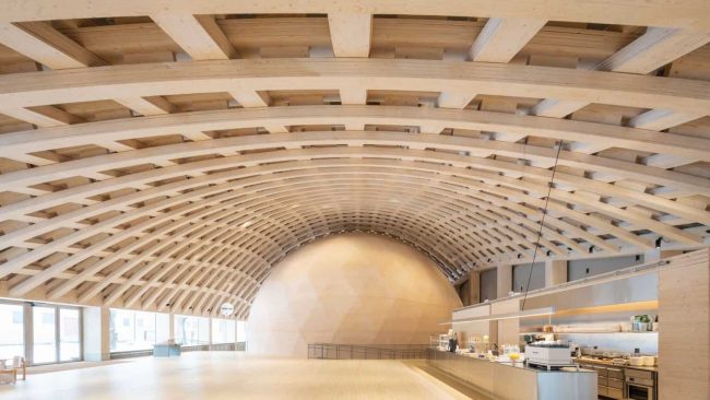 Bild 1: Der Wisdome in Stockholm mit seiner frei geformten Gitterschale ist eine ebenso konstruktive wie architektonische Meisterleistung. Was nach Fertigstellung fast selbstverständlich daher kommt, ist das Ergebnis eines iterativen Such- und Findungsprozesses. Parametrische Planungswerkzeuge halfen, den Siegerentwurf des Architekturwettbewerbs ins Machbare zu übersetzen. (Foto: Tekniska Museet – Anna Gerdén)