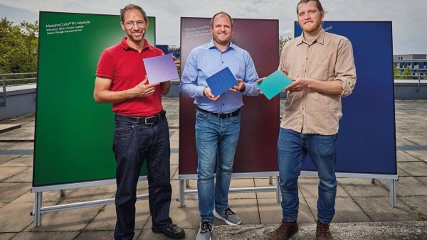 Das Forscherteam des Fraunhofer ISE: Dr. Thomas Kroyer, Dr. Oliver Höhn und Andreas Wessels (v.l.n.r.) © Piotr Banczerowski
