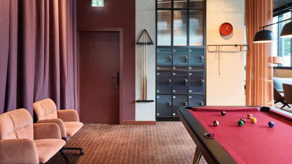 Ton in Ton: Tür und Zarge sind im Farbton der Wand gehalten und werden so zum Teil der Wandfläche. © Christian Eblenkamp / Teckentrup