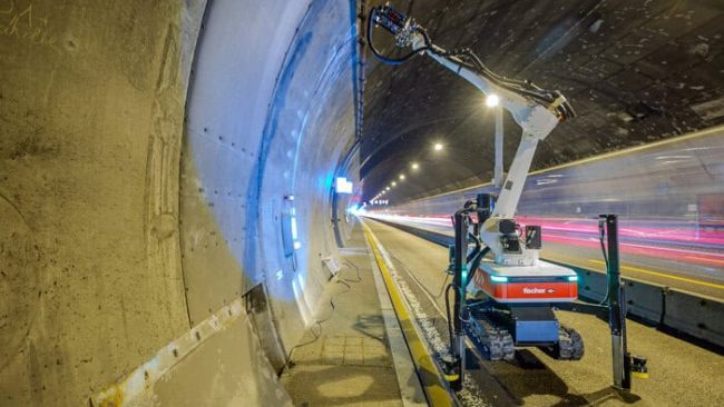 Der Fischer BauBot ist eine Robotik-Lösung für den Tunnel- und Brückenbau sowie für die Errichtung von Lagerhallen und Gebäuden. © fischerwerke GmbH & Co. KG