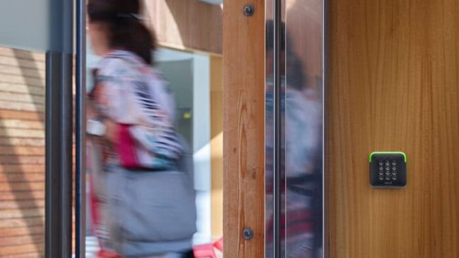 Der Design XS Keypad-Leser von Salto hat ein neues Tastenfeld erhalten