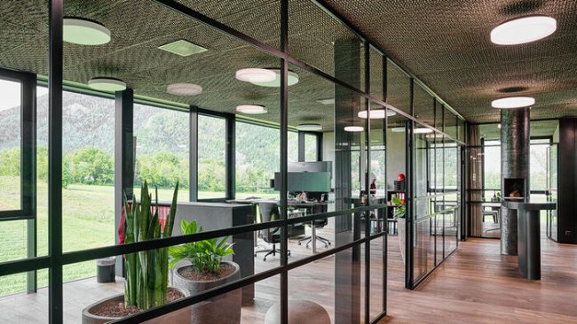 Festverglasungen und Türen mit forster presto xs fügen sich harmonisch in das klare