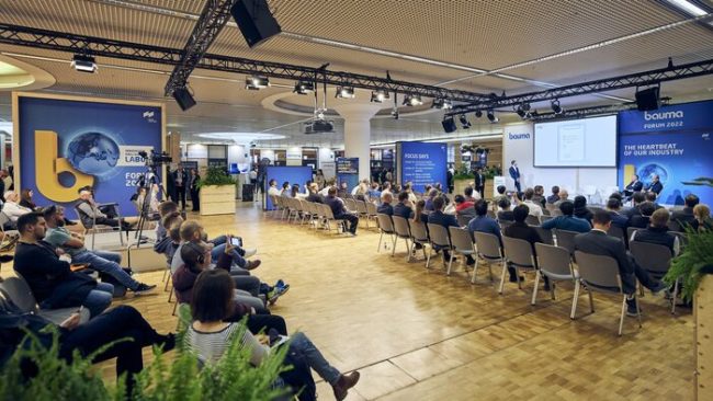 Ein wichtiger Bestandteil des bauma-Rahmenprogramms ist das bauma FORUM, das vom 7. bis 11. April 2025 in der Innovationshalle bauma LAB0 zahlreiche Vorträge bietet.© Messe München GmbH
