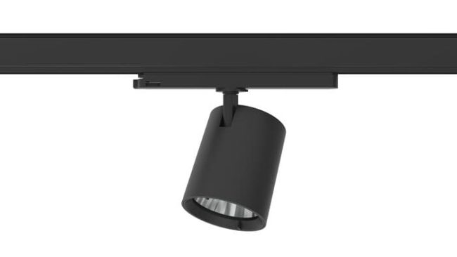 Der Strahler lässt sich werkzeuglos montieren und flexibel ausrichten. © Regiolux