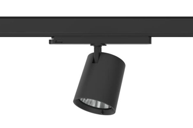 Der Strahler lässt sich werkzeuglos montieren und flexibel ausrichten. © Regiolux