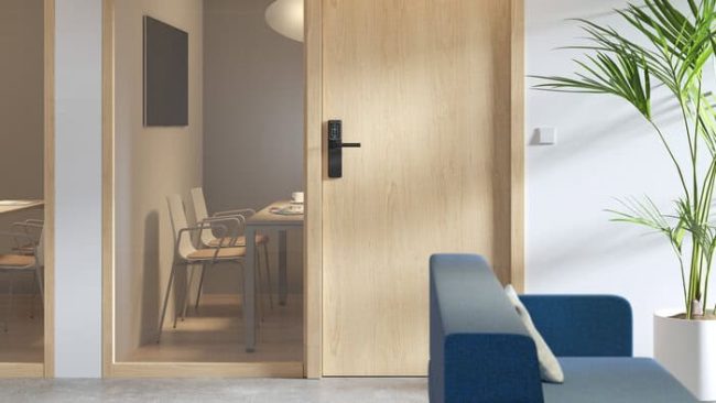 Dank seines eleganten Erscheinungsbilds fügt sich der XS4 One S Keypad-Beschlag optimal in klassische und moderne Umgebungen ein. © Salto Systems