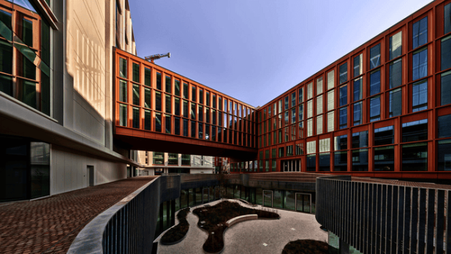 “Pirelli 35” hat bereits die LEED-Platin- und WELL-Gold-Zertifizierungen sowie das nZEB-Label erhalten. © Siemens