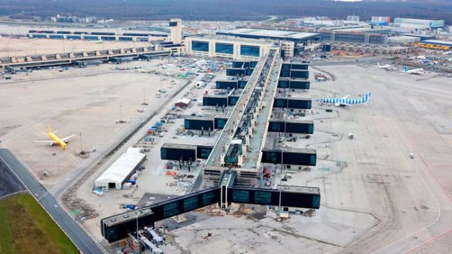 Für das neue Terminal 3 am Flughafen Frankfurt werden drei neue Flugsteige und ein quaderförmiger Hauptbau errichtet. © Fraport AG