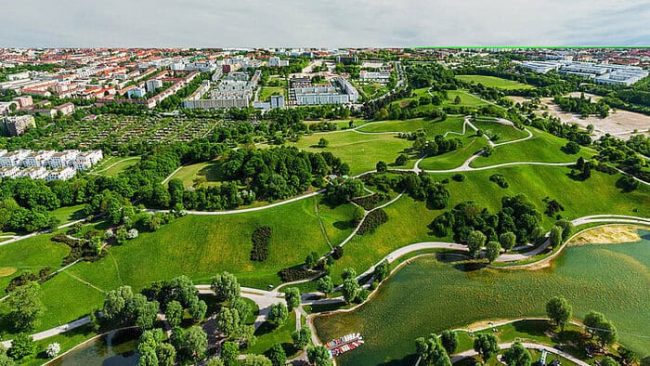 Umweltingenieurwesen, Infrastruktur- und Umweltplanung, sowie Immobilien und Facility Management greifen ineinander, wenn Landschaft, Wasser und gebaute Umwelt im Einklang gestaltet werden. © Colourbox.de