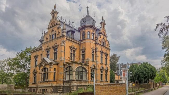 Um die Fassade zu erhalten, wurde das Gebäude von innen mit Holzfasern gedämmt. © UdiDämmsysteme
