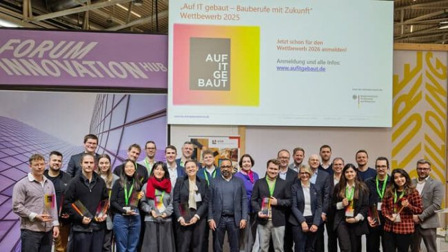 Preisverleihung im Wettbewerb „Auf IT gebaut – Bauberufe mit Zukunft“ 2025 © RKW Kompetenzzentrum/Bundesfoto/Widmann