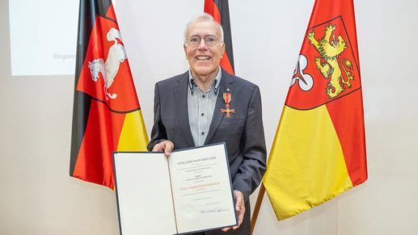 Engagierter Ingenieur: Bundesverdienstkreuz für Hans-Ullrich Kammeyer © Ines Schiermann / Region Hannover