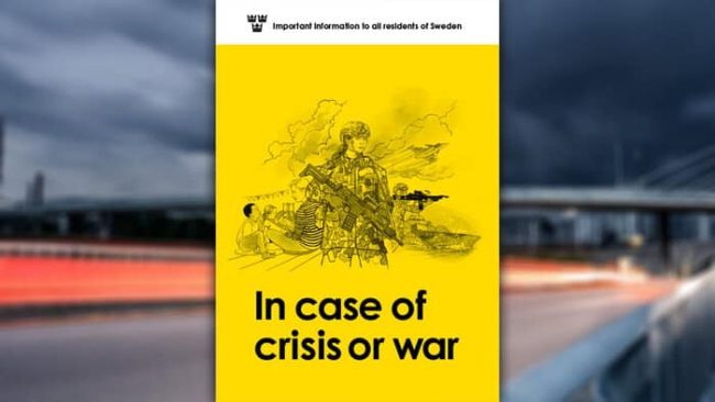 Informationsbroschüre „Wenn Krise oder Krieg kommt“ der schwedischen Regierung für die eigene Bevölkerung ist in vielen Sprachen erhältlich. Der Versand erfolgte ab dem 18. November 2024 an alle Haushalte. © MSB (Myndigheten för samhällsskydd och beredskaps)
