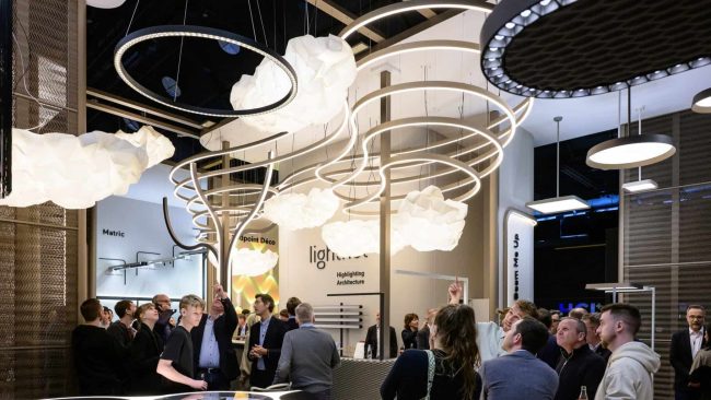 Rund 2.000 Unternehmen zeigen vom 8. bis 13. März 2026 auf der Light + Building in Frankfurt ihre Lösungen für Gebäudetechnik und Beleuchtung. © Messe Frankfurt Exhibition GmbH / Pietro Sutera